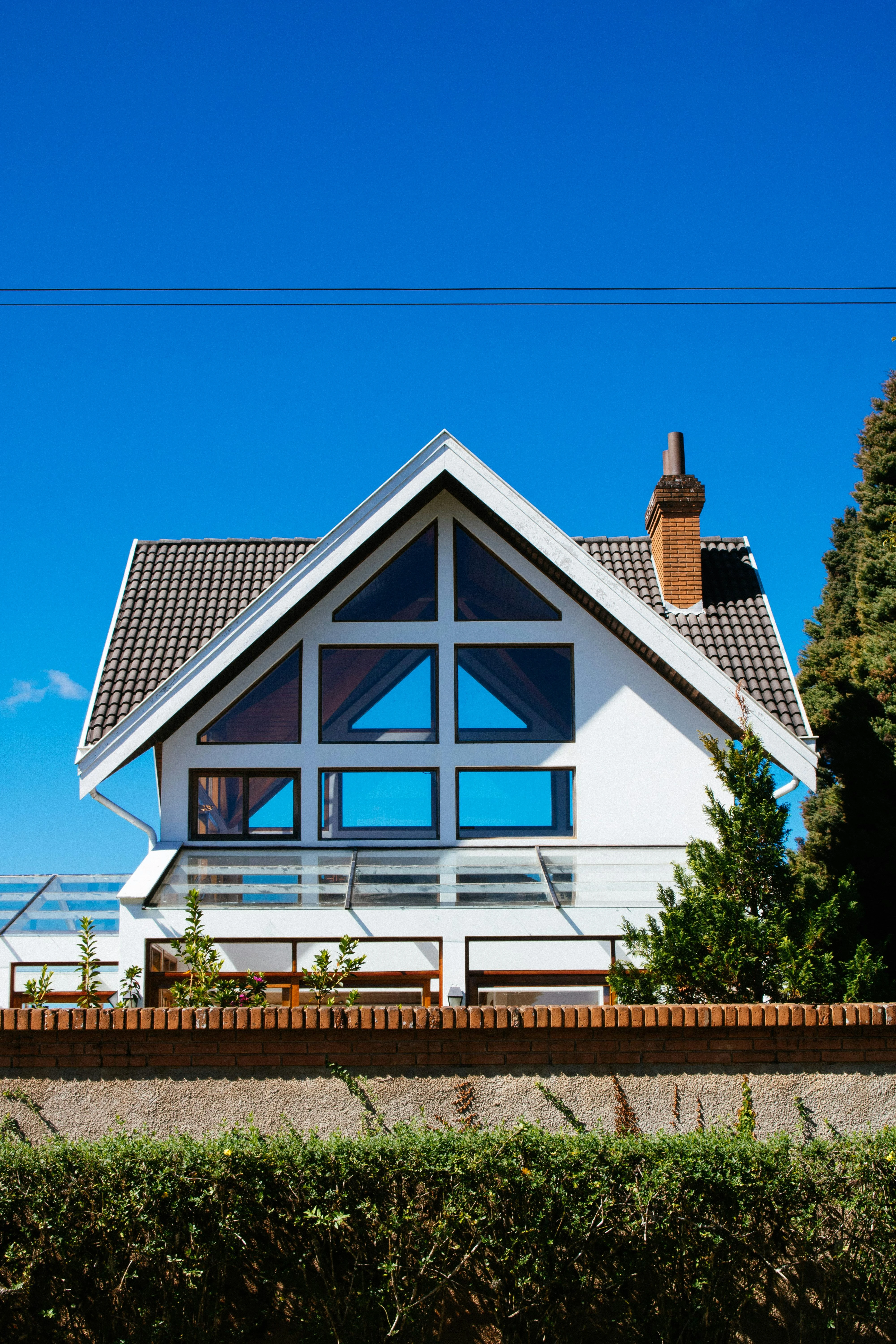 Modern A-Frame kabinin iç ve dış görünümü